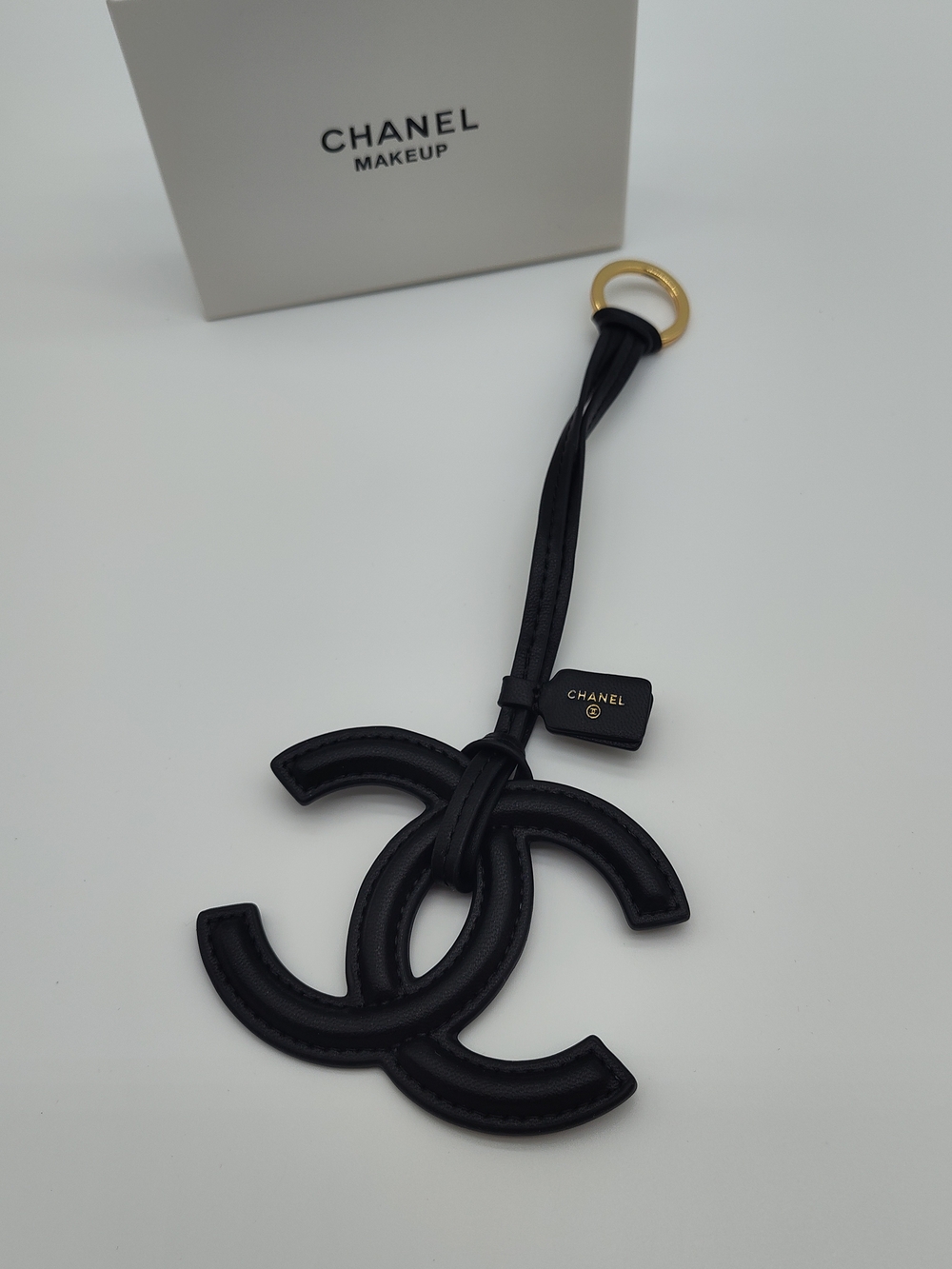 CHANEL Makeup Promotional Black Lambskin CC Bag Charm Key Holder Gold Ring NIB - Picture 4 of 9